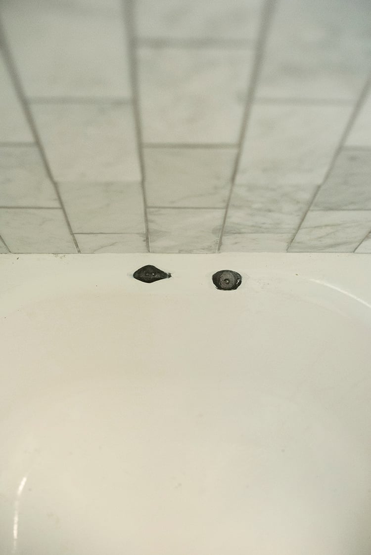 How to Repair a Bathtub