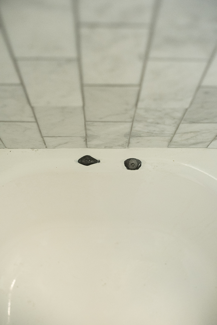 How-to-Repair-a-Bathtub