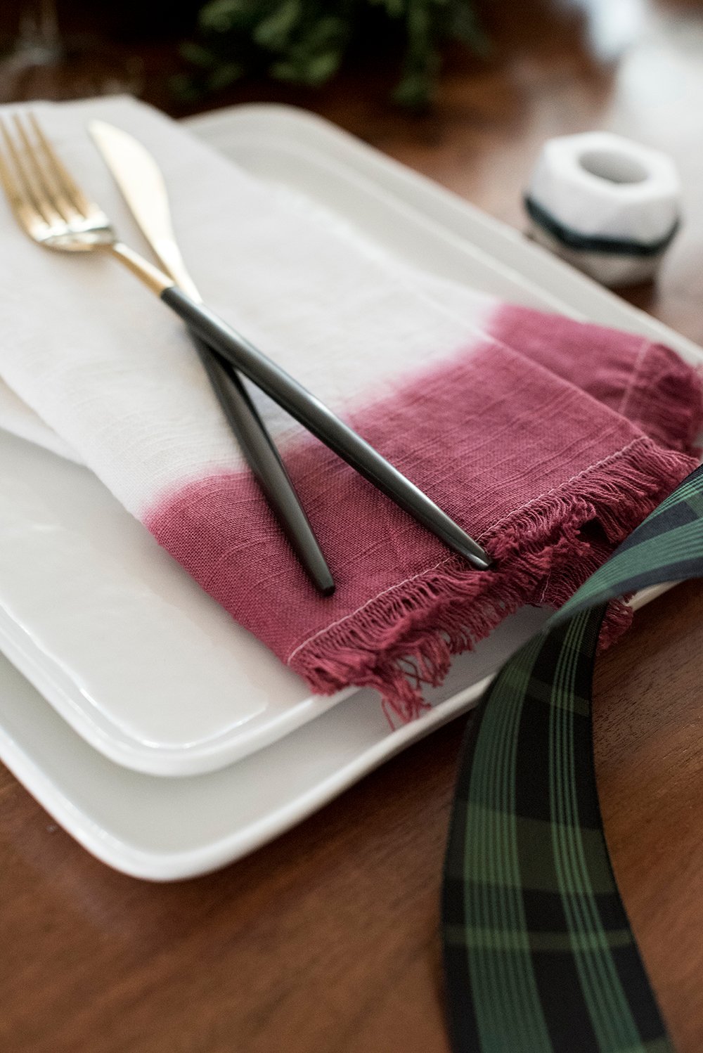 DIY Dipped Dyed Napkins - roomfortuesday.com