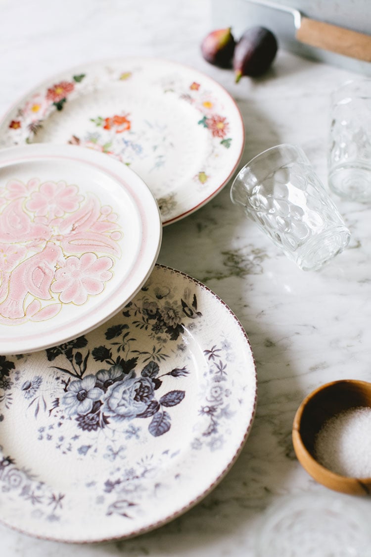 Best of Etsy : Vintage Plates for a Spring Table - roomfortuesday.com