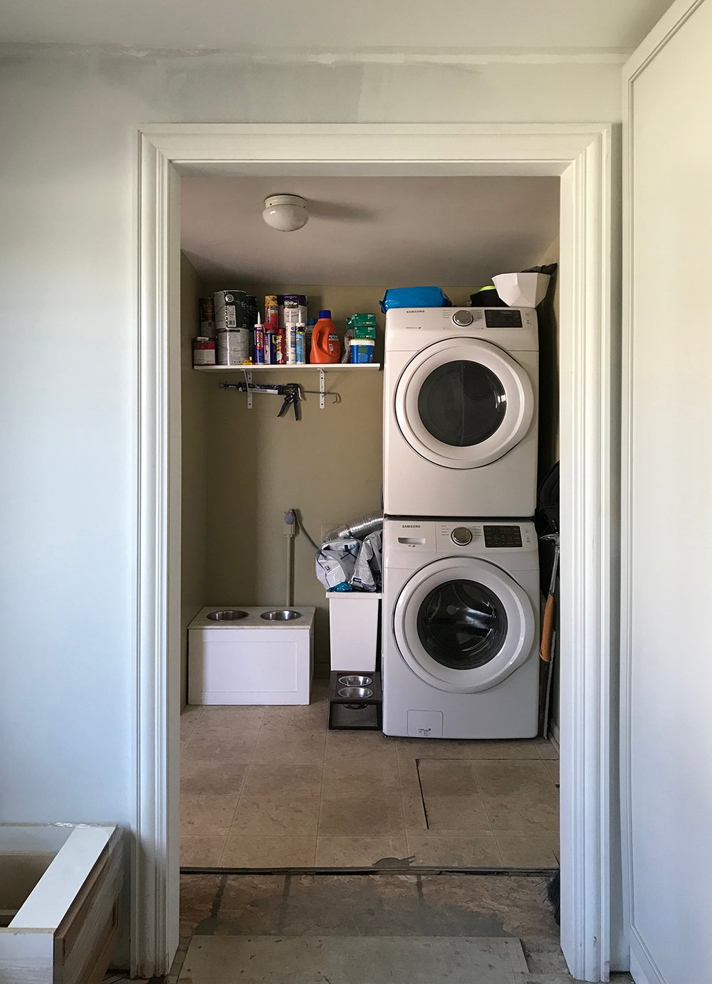 Laundry Room : One Room Challenge - Week 1 - roomfortuesday.com