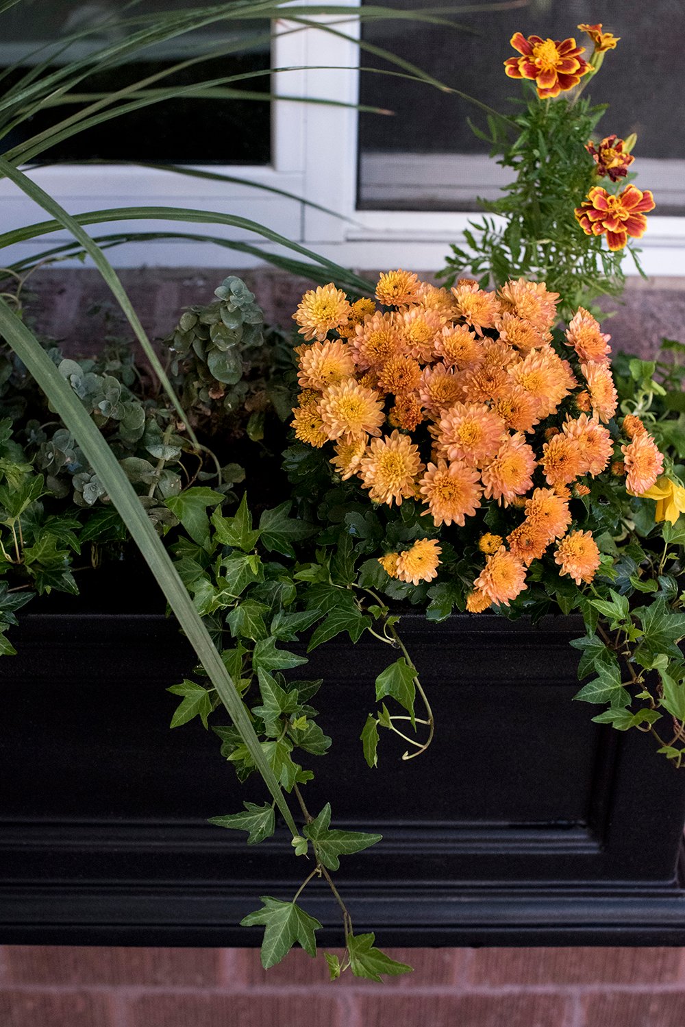 Fall Window Flower Box - roomfortuesday.com