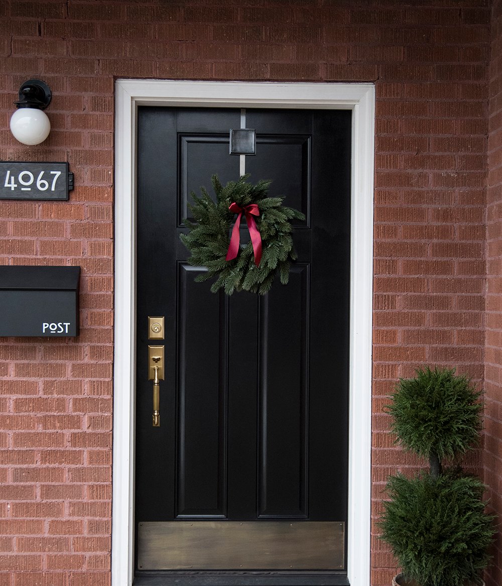 6 Ways to Style Your Front Door for the Holiday Season - roomfortuesday.com