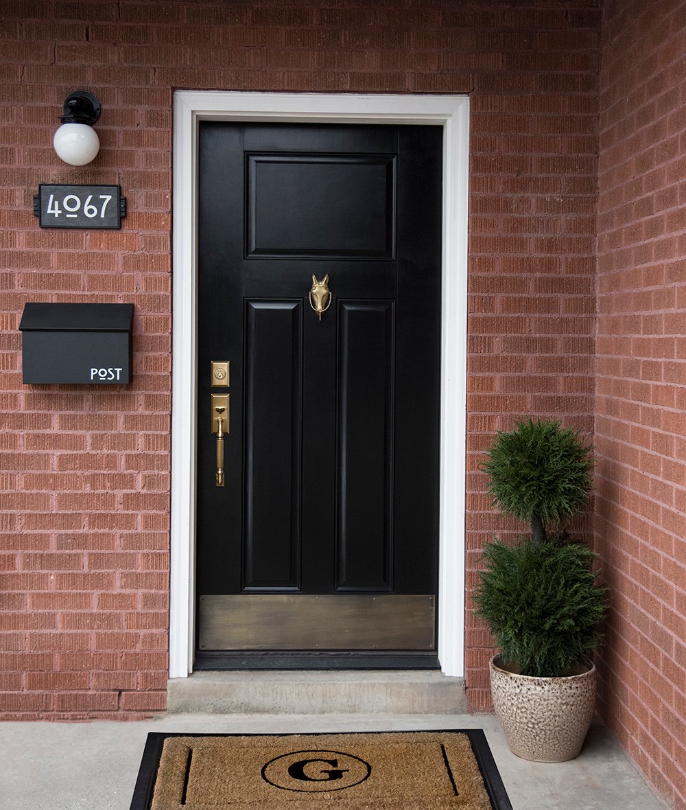 6 Ways to Style Your Front Door for the Holiday Season - roomfortuesday.com