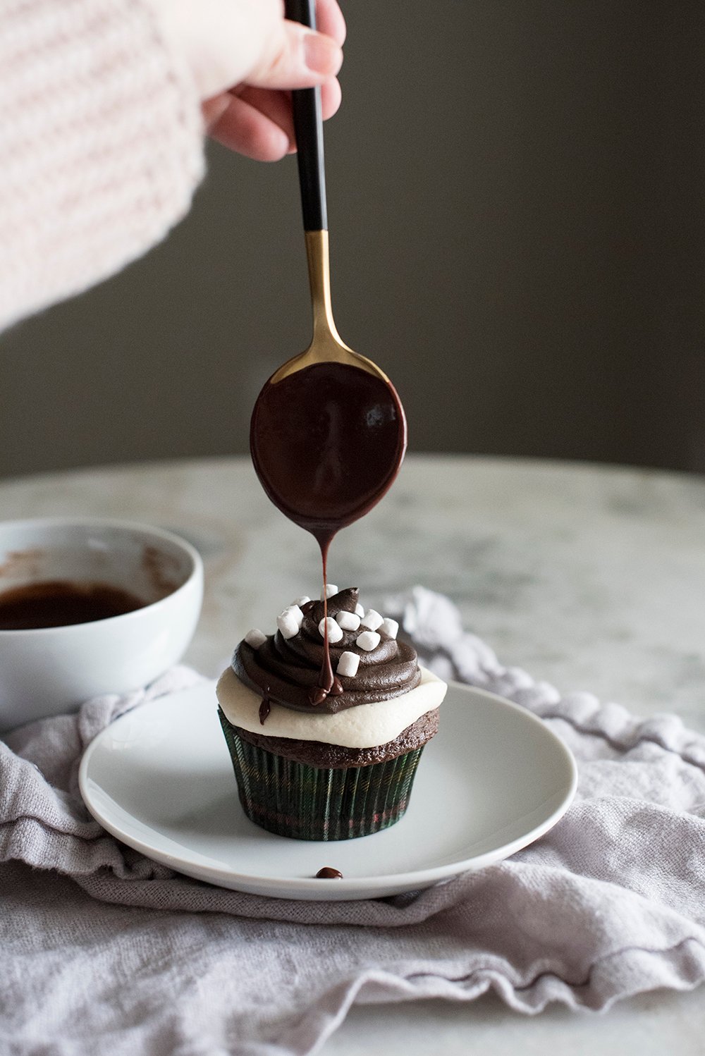 Snow Day Hot Cocoa Cupcakes - roomfortuesday.com