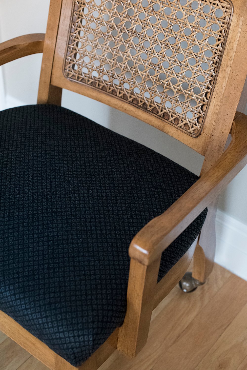 How to Upholster the Seat of a Chair - roomfortuesday.com