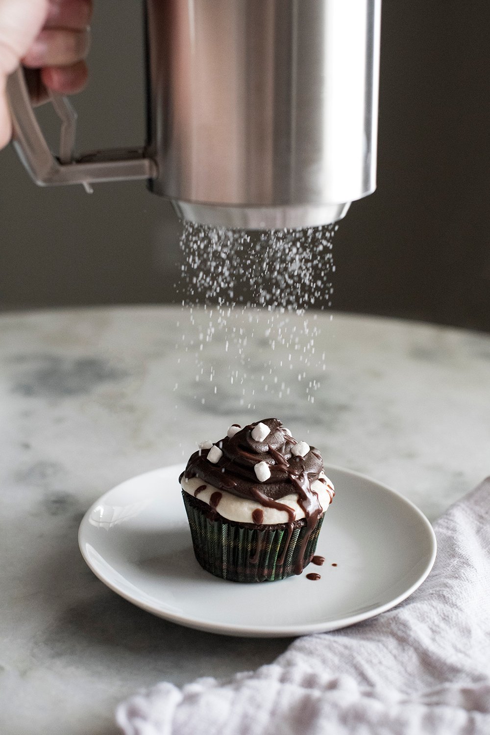 Snow Day Hot Cocoa Cupcakes - roomfortuesday.com