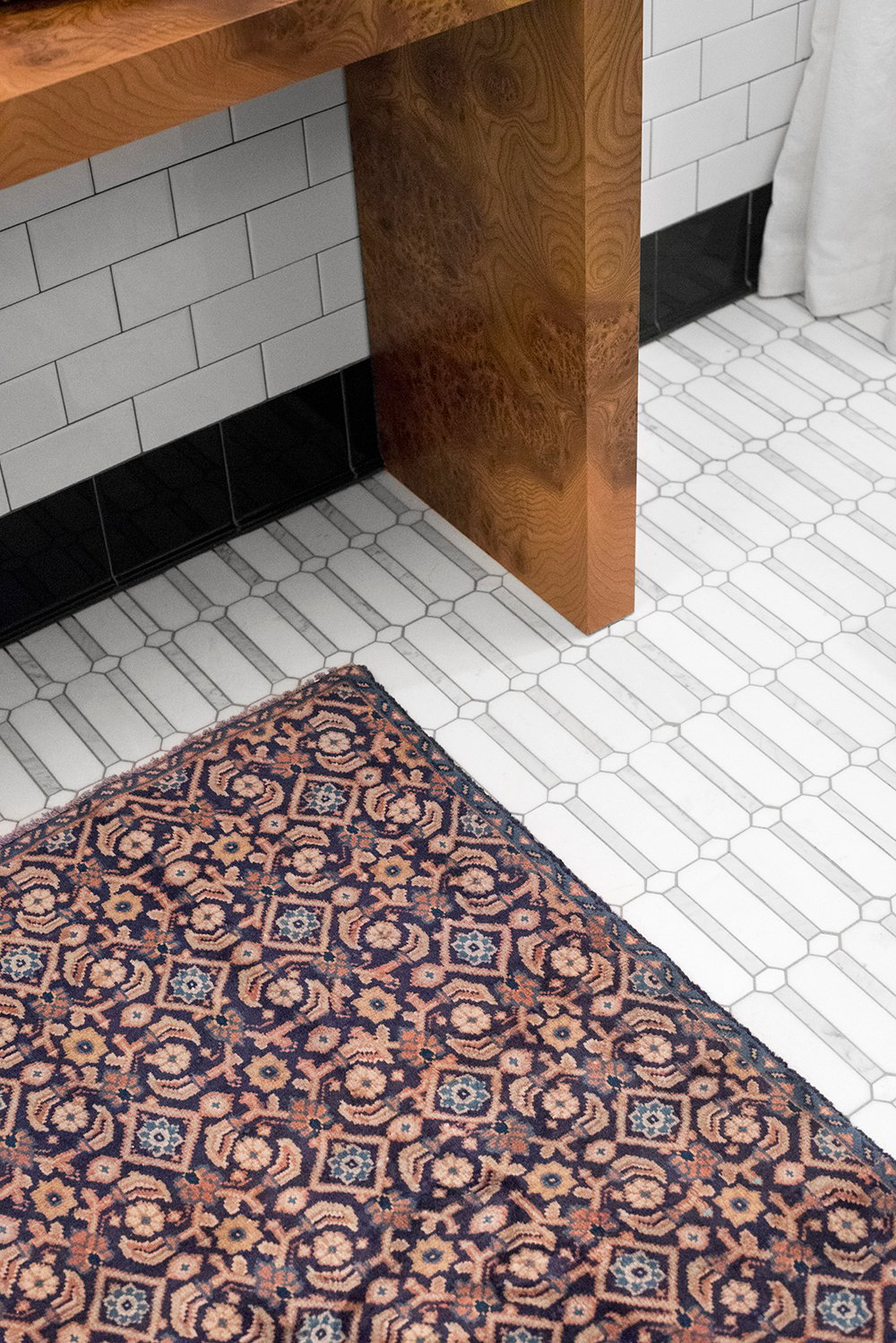 Choosing a Rug for the Bathroom (+ A Vintage Rug Giveaway) - roomfortuesday.com