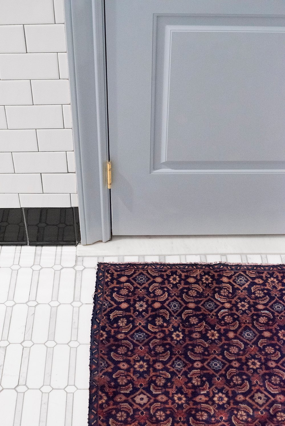 Choosing a Rug for the Bathroom (+ A Vintage Rug Giveaway) - roomfortuesday.com