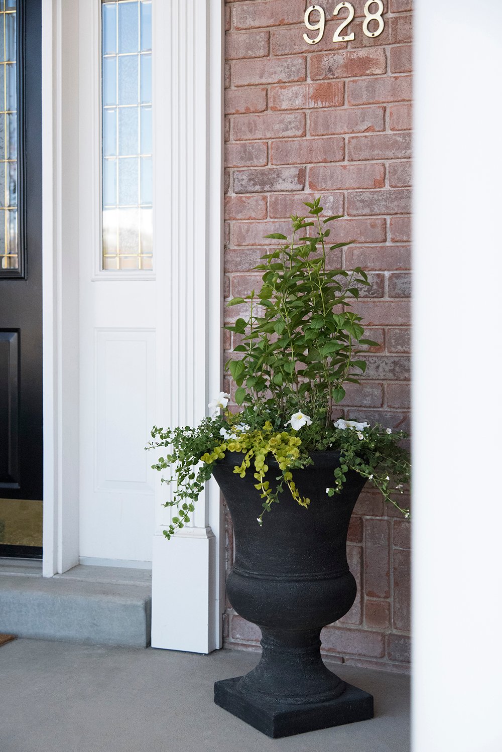 Textural Front Porch Planters - roomfortuesday.com