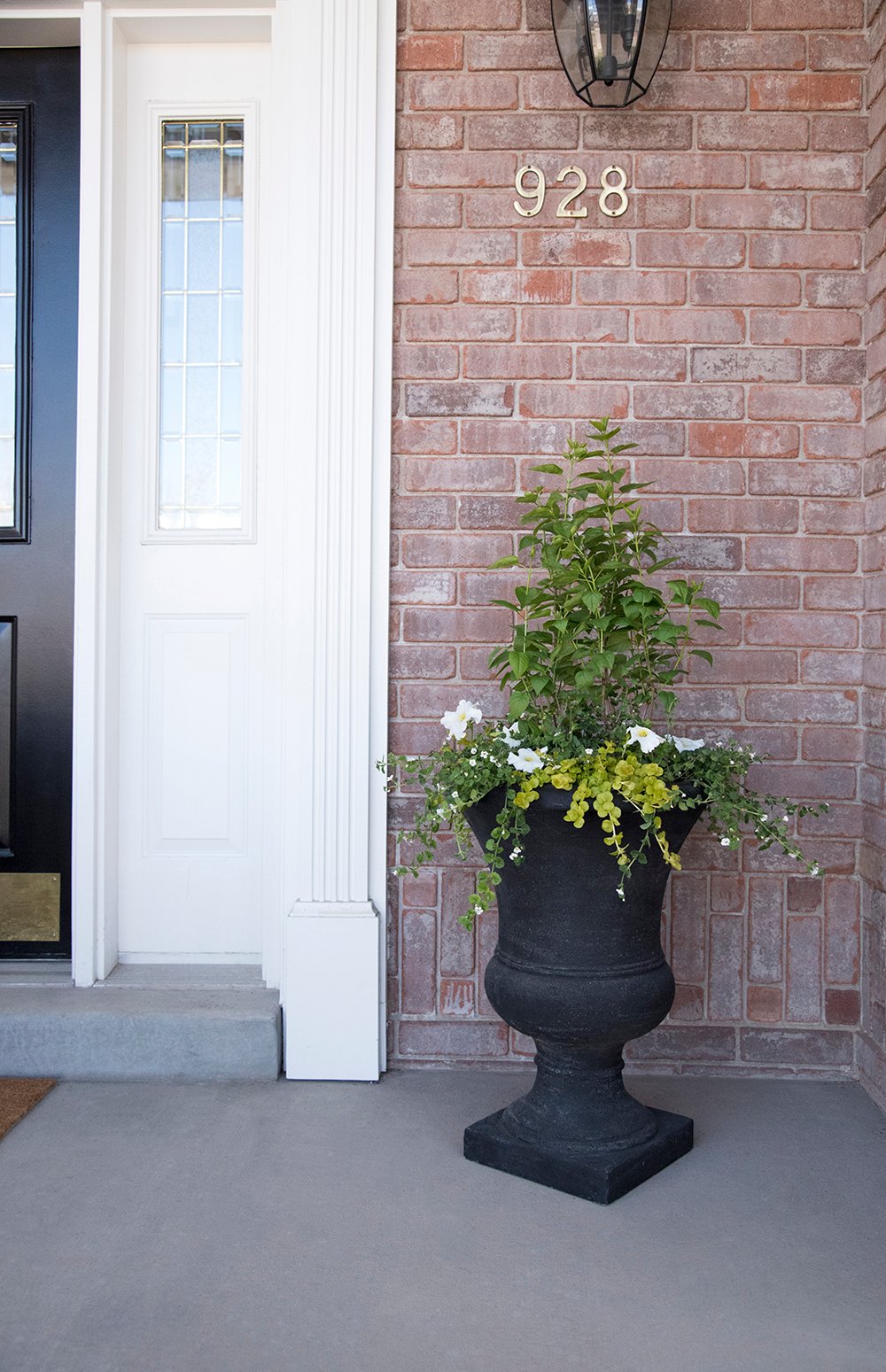 Textural Front Porch Planters - roomfortuesday.com