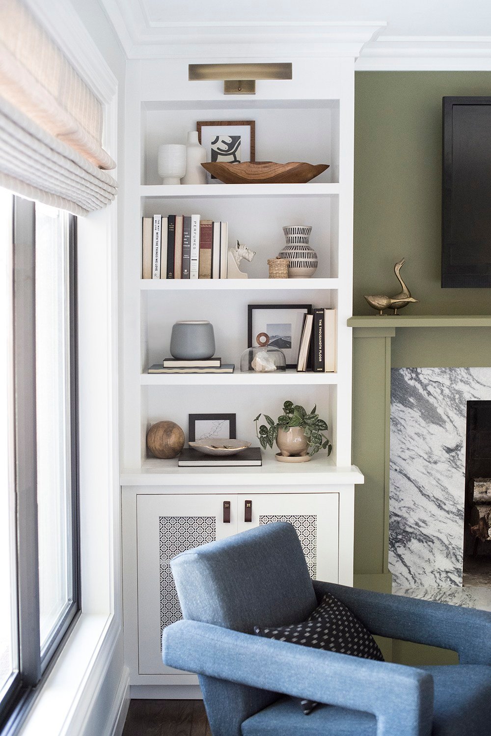 5 Inspiring Shelf Styling & Built-In Posts - roomfortuesday.com