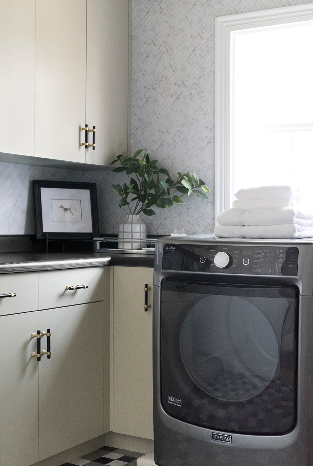 Budget Friendly Laundry Room Makeover - roomfortuesday.com