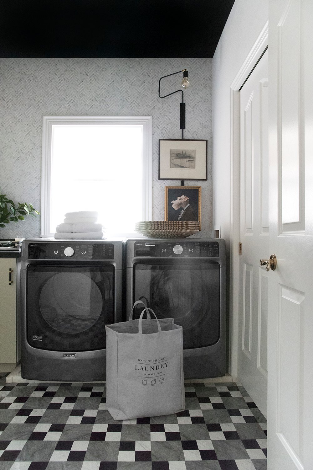 Budget Friendly Laundry Room Makeover - roomfortuesday.com