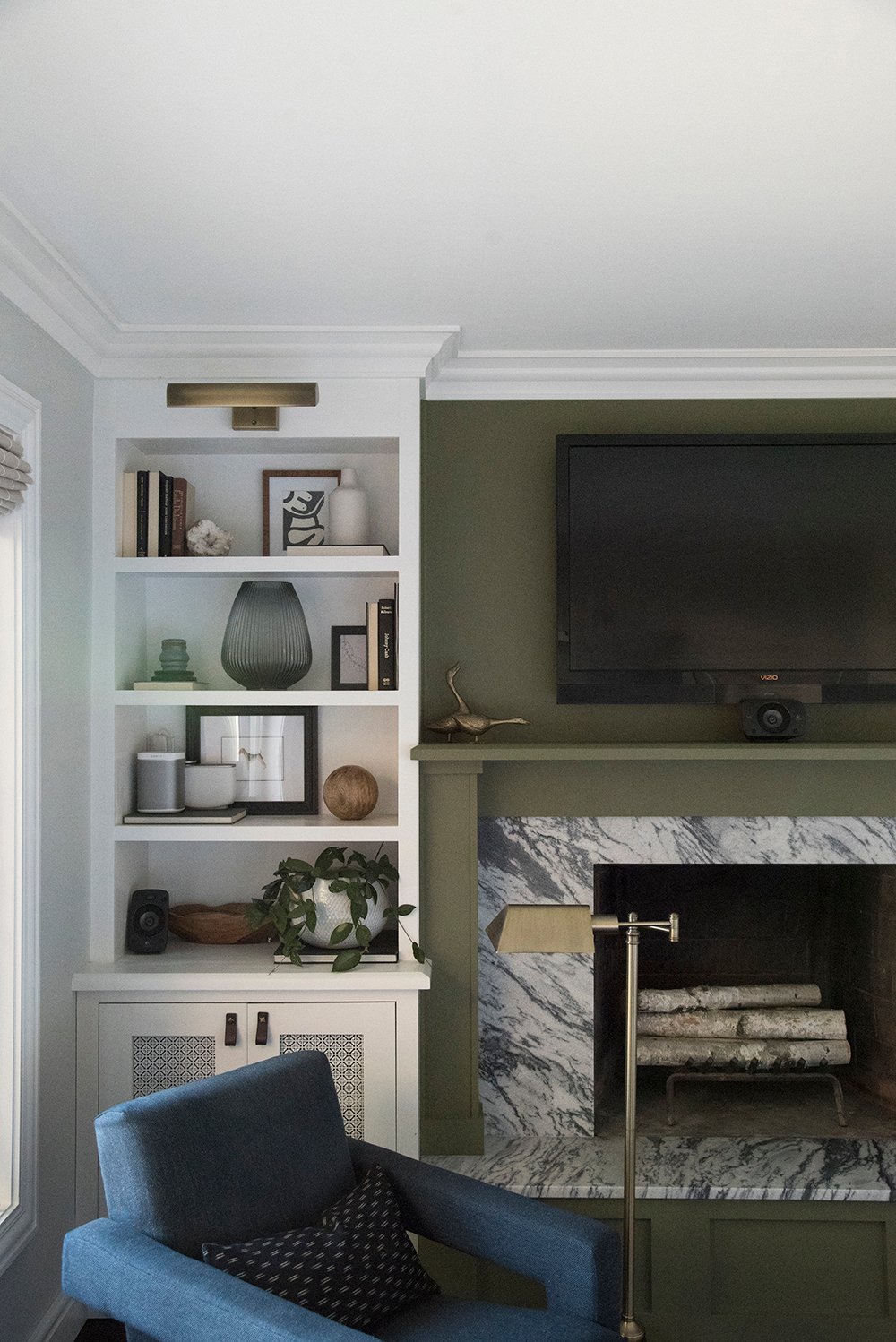 Design Discussion : TV Over the Fireplace - roomfortuesday.com