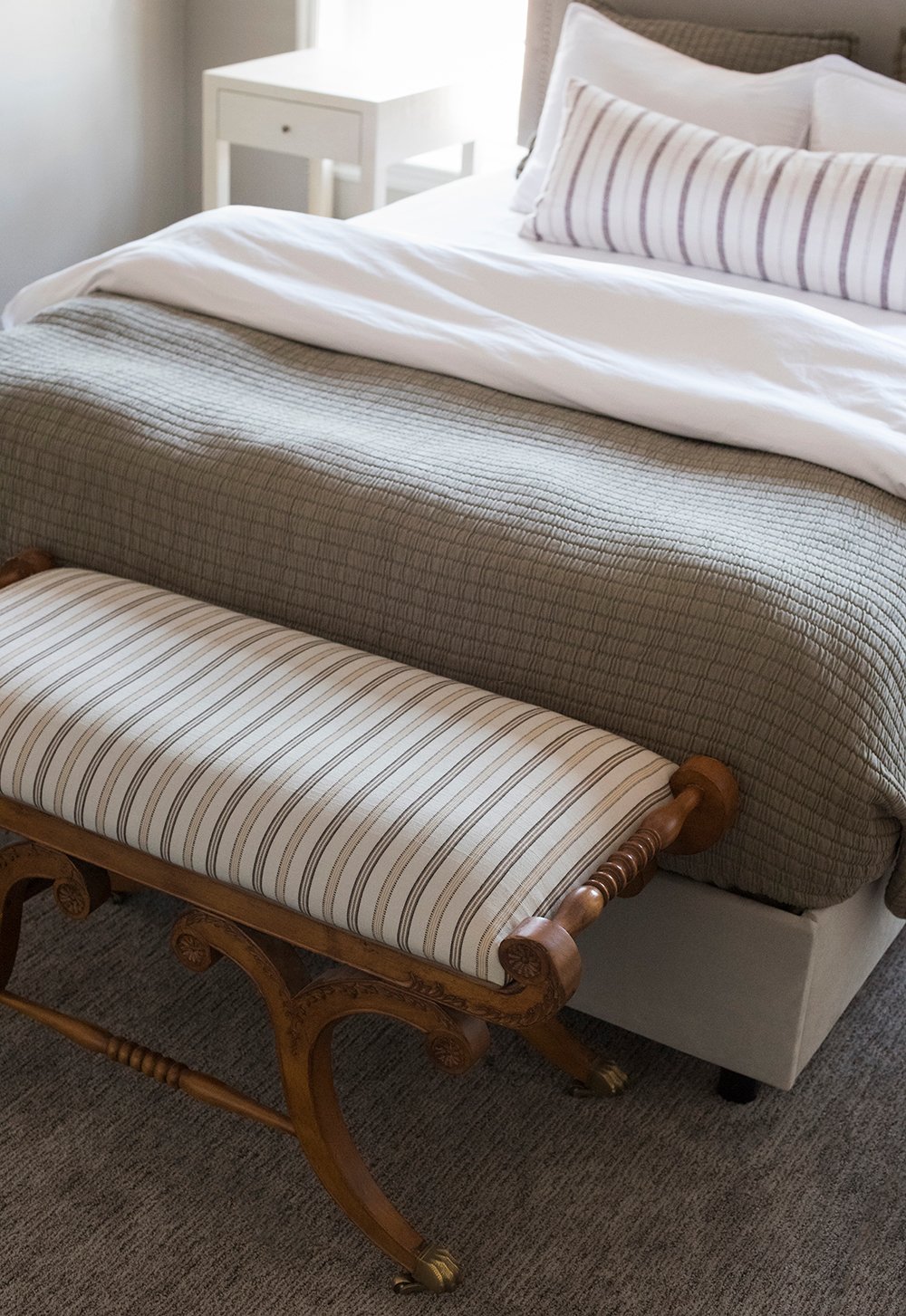Roundup : Ottomans & Benches for the End of Your Bed - roomfortuesday.com