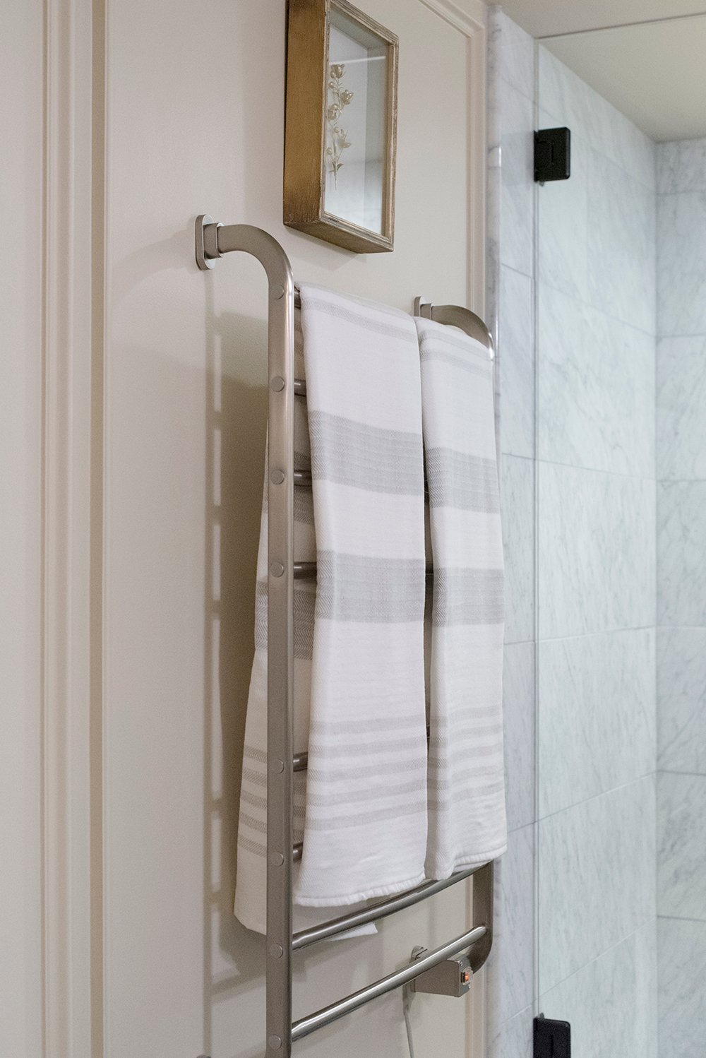 Tips for Making a Cold Bathroom Feel Cozy - roomfortuesday.com