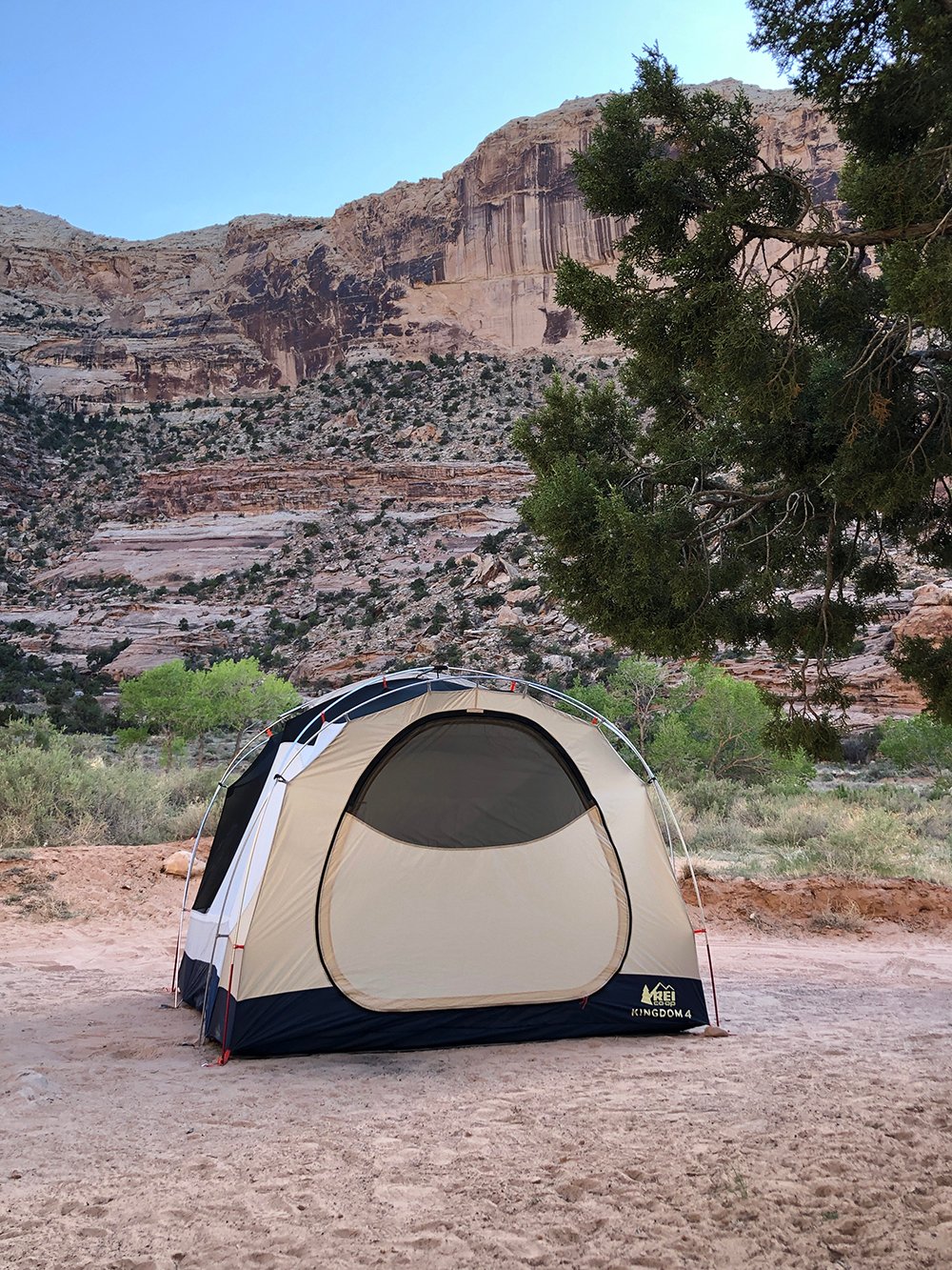 Date Night : Camping Weekend Away (+Our Favorite Gear) - roomfortuesday.com