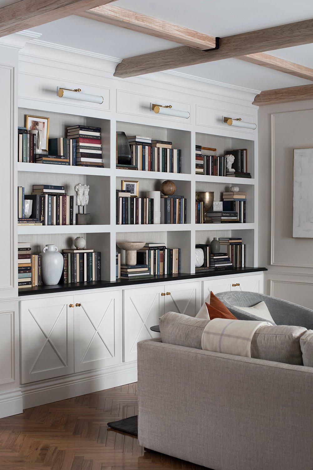 Design Discussion : Shelf Styling with Books - roomfortuesday.com