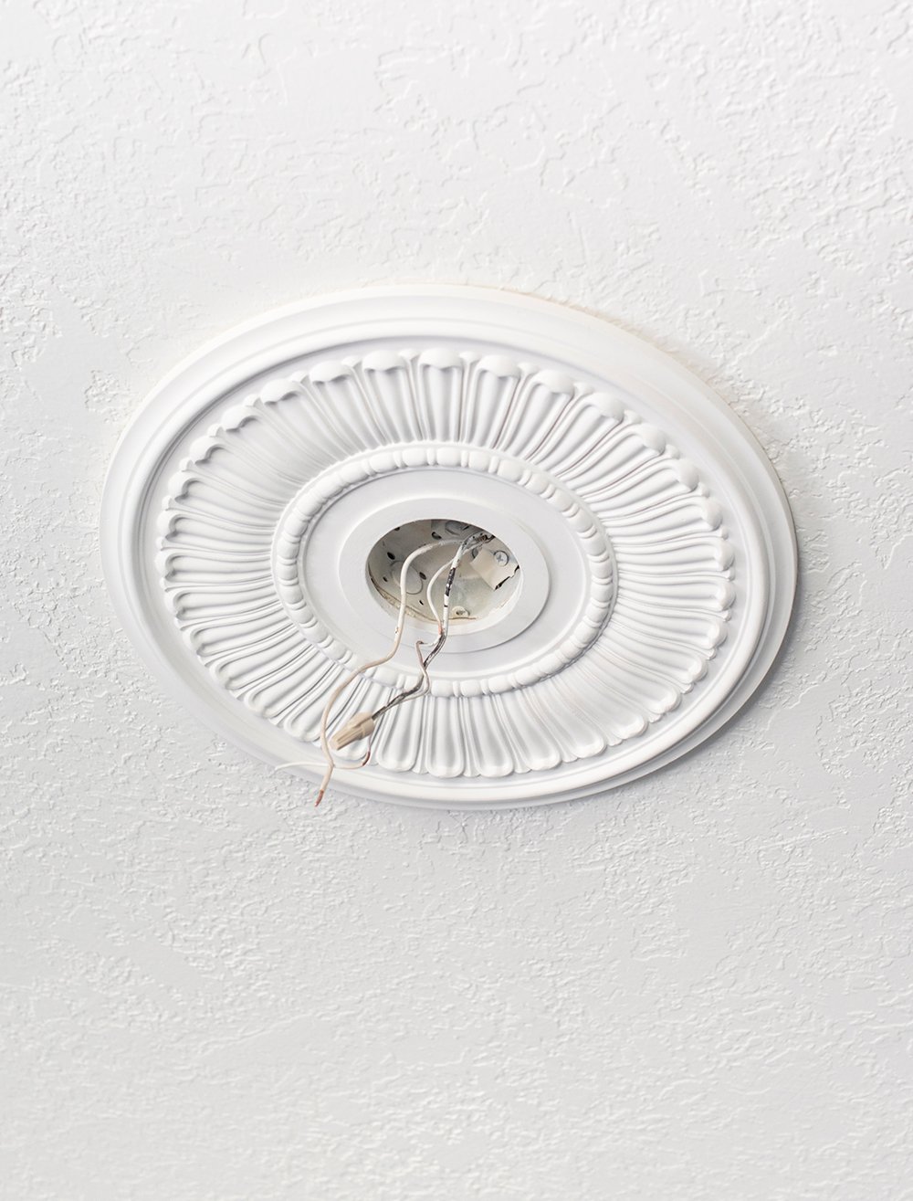 How to Install a Ceiling Medallion - roomfortuesday.com