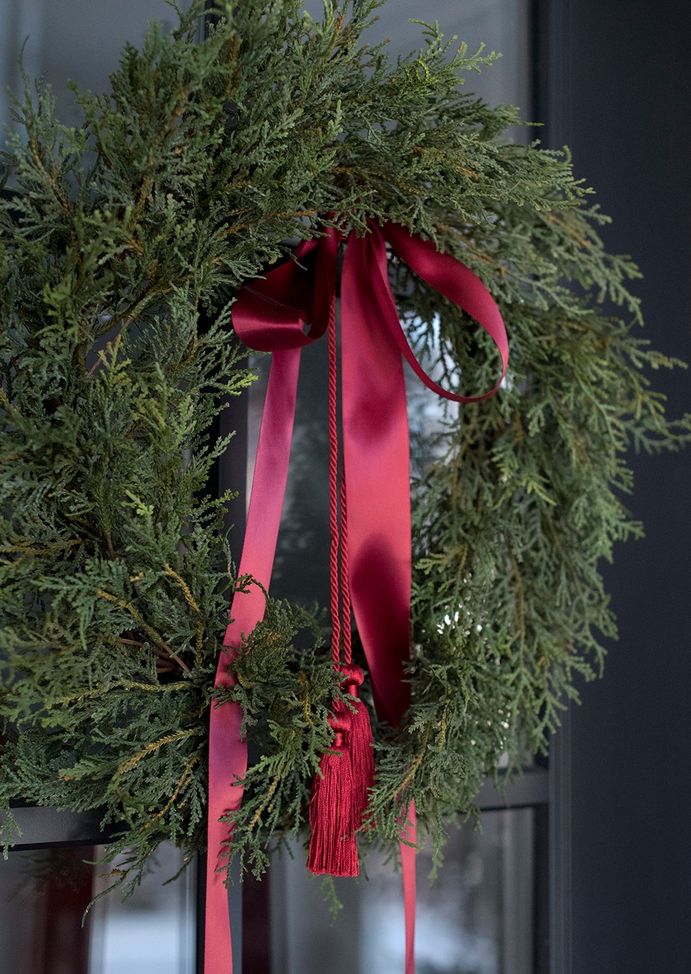 The Best Faux Trees, Garland, & Holiday Wreaths - roomfortuesday.com
