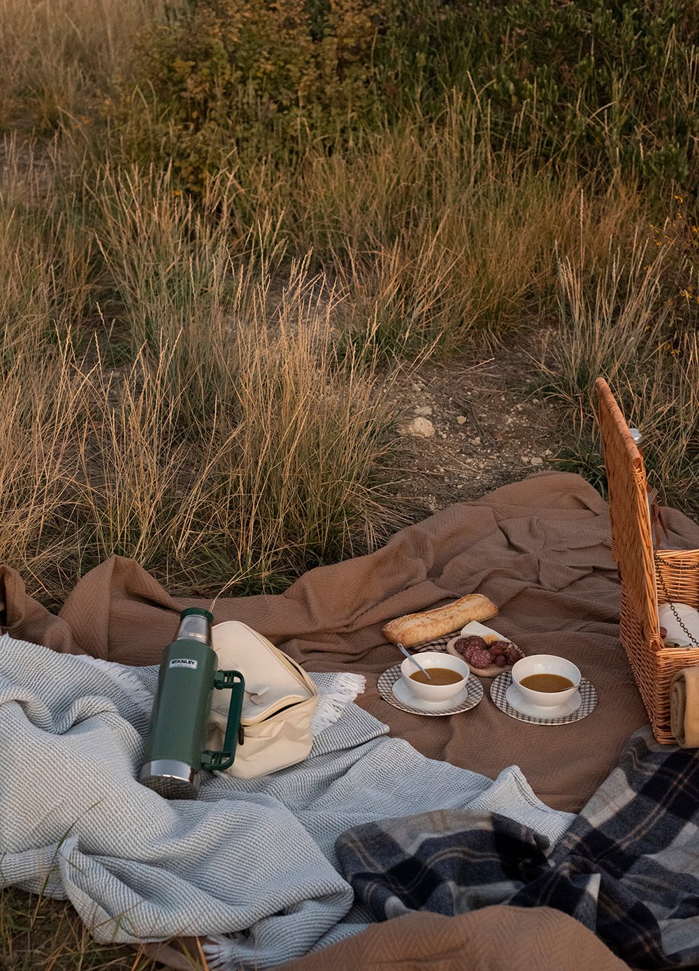 Date Night : Fall Mountain Picnic - roomfortuesday.com