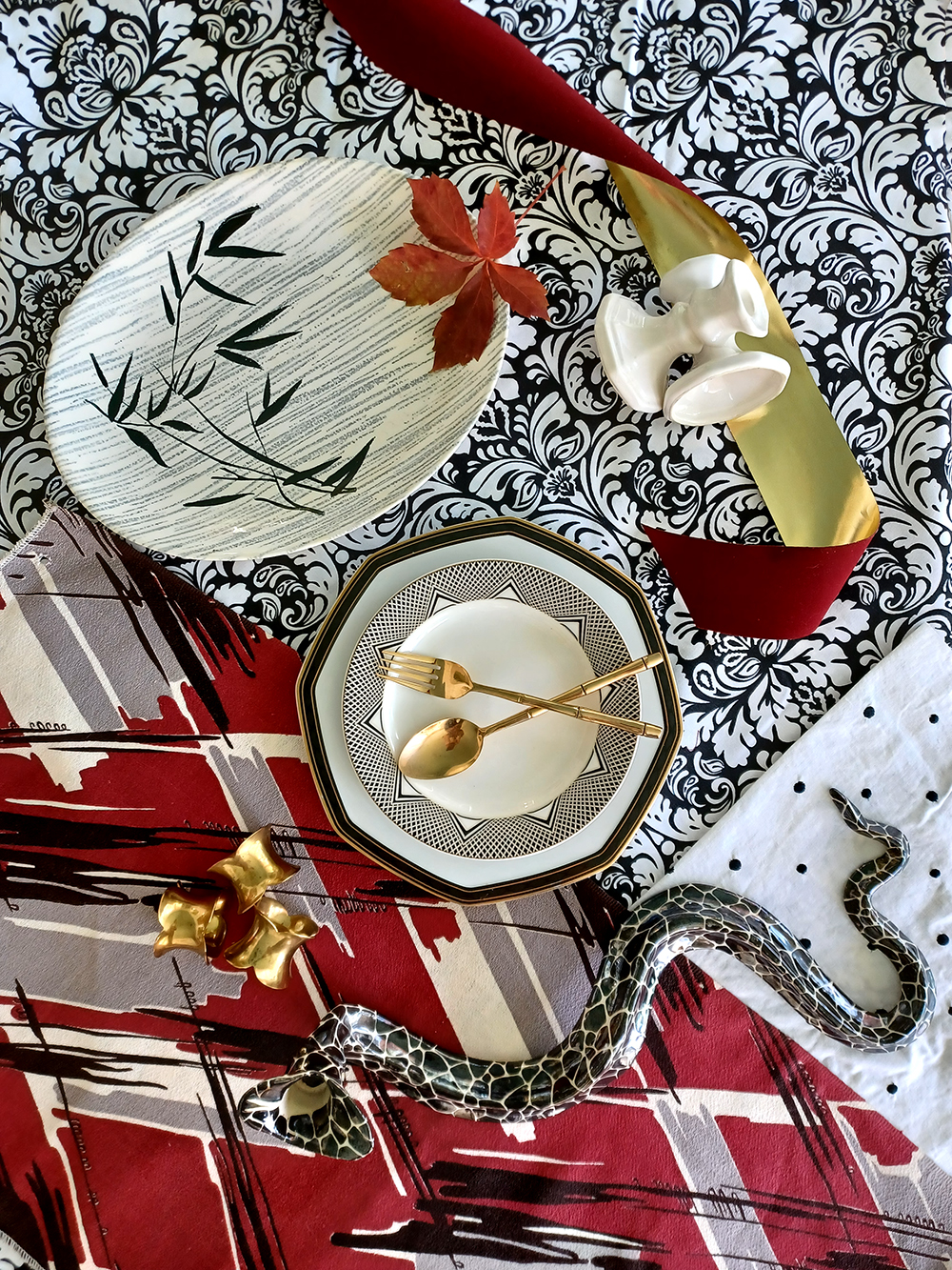 Roundup: Holiday Tablescape-roomfortuesday.com
