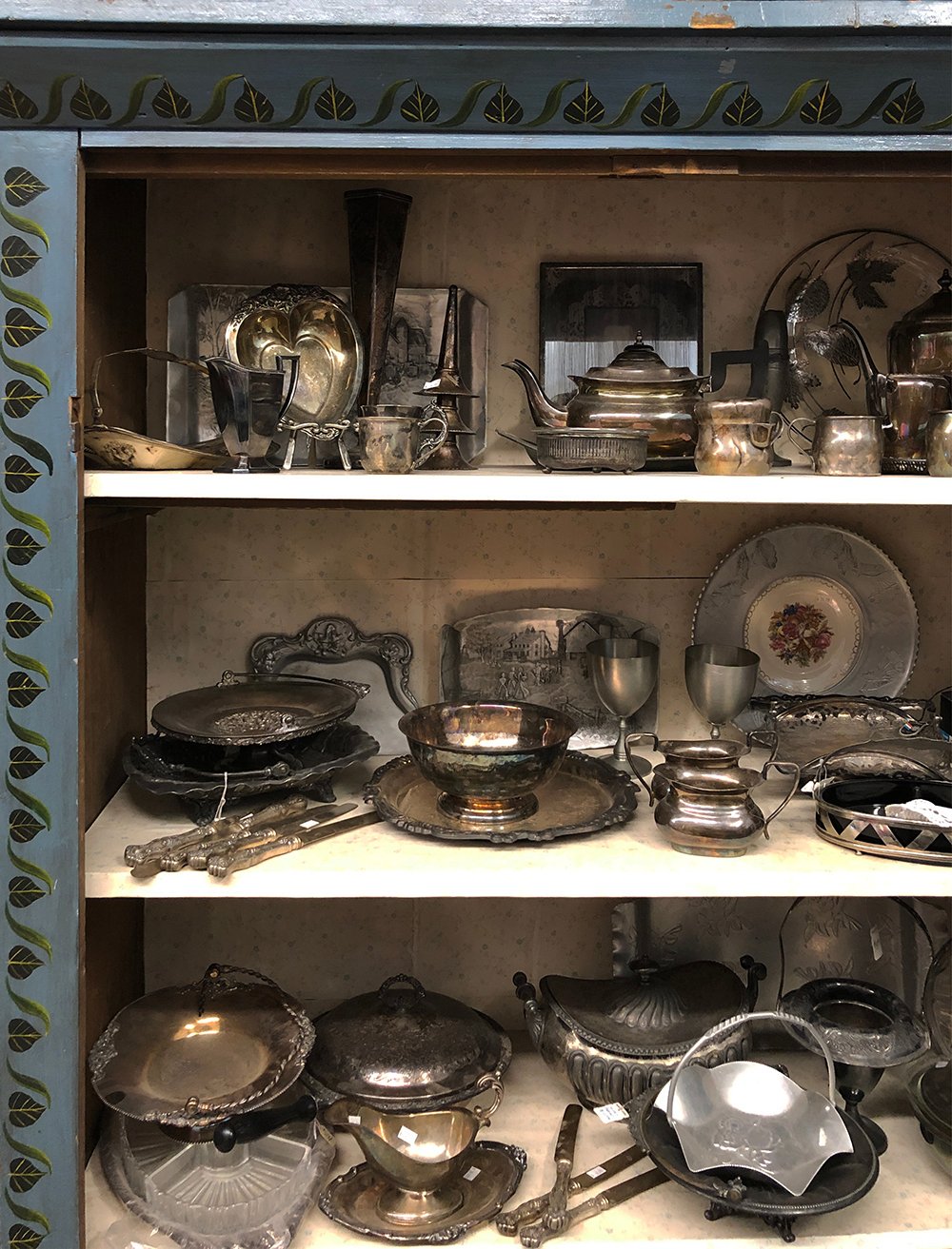Thrifting for Gifts & Entertaining - roomfortuesday.com