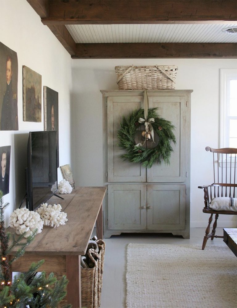 10 Holiday & Winter Vignettes to Admire - Room for Tuesday