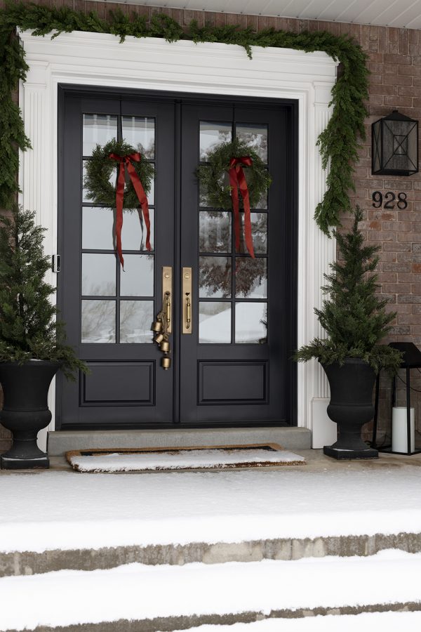 2022 Exterior Holiday Home Tour - Room for Tuesday