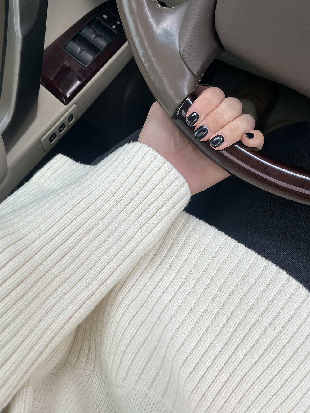 Cozy Winter Fashion Finds - roomfortuesday.com