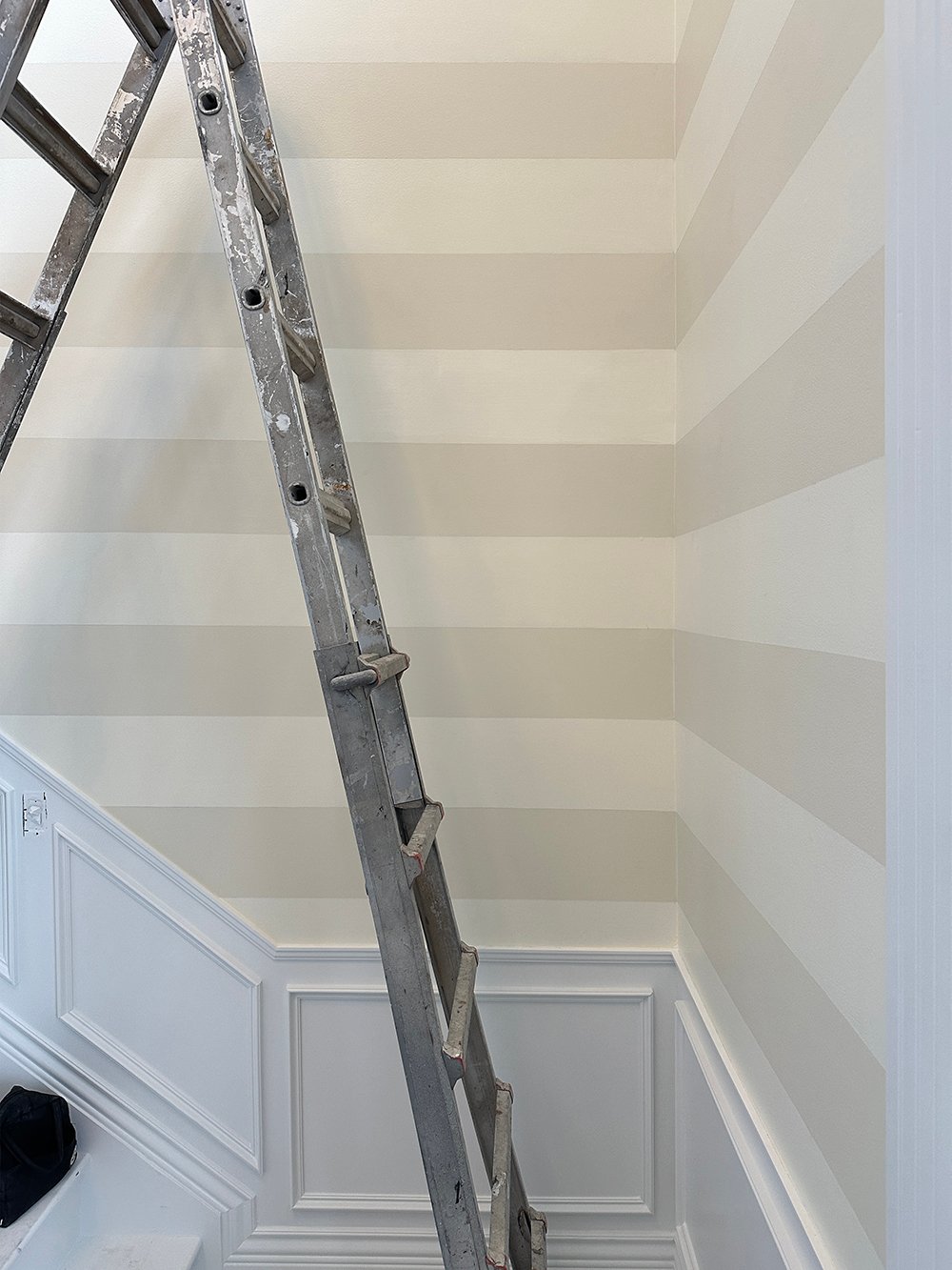 Entryway Renovation : Painted Stripes - roomfortuesday.com