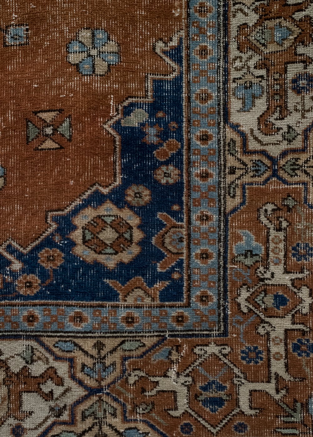 Keywords to Use When Searching for Large Vintage Rugs - roomfortuesday.com