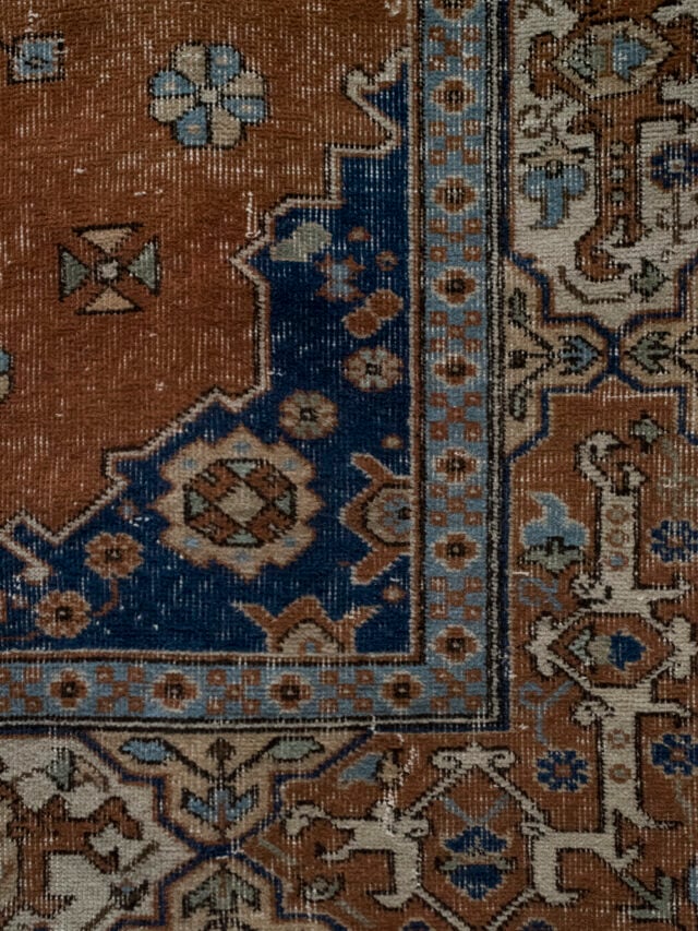 Keywords to Use When Searching for Large Vintage Rugs