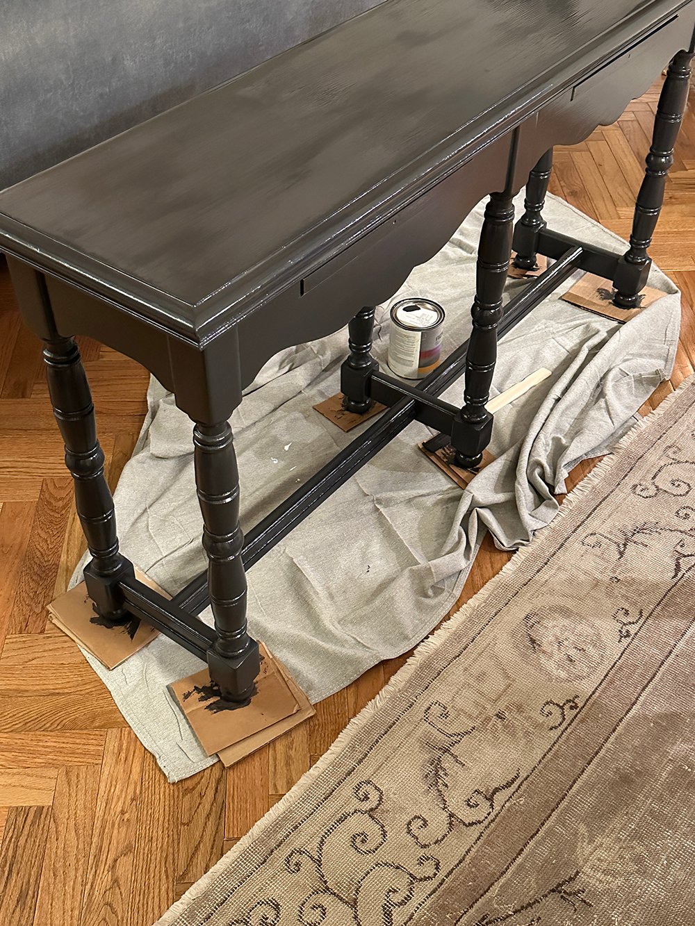 A Quick Sofa Table Makeover - roomfortuesday.com