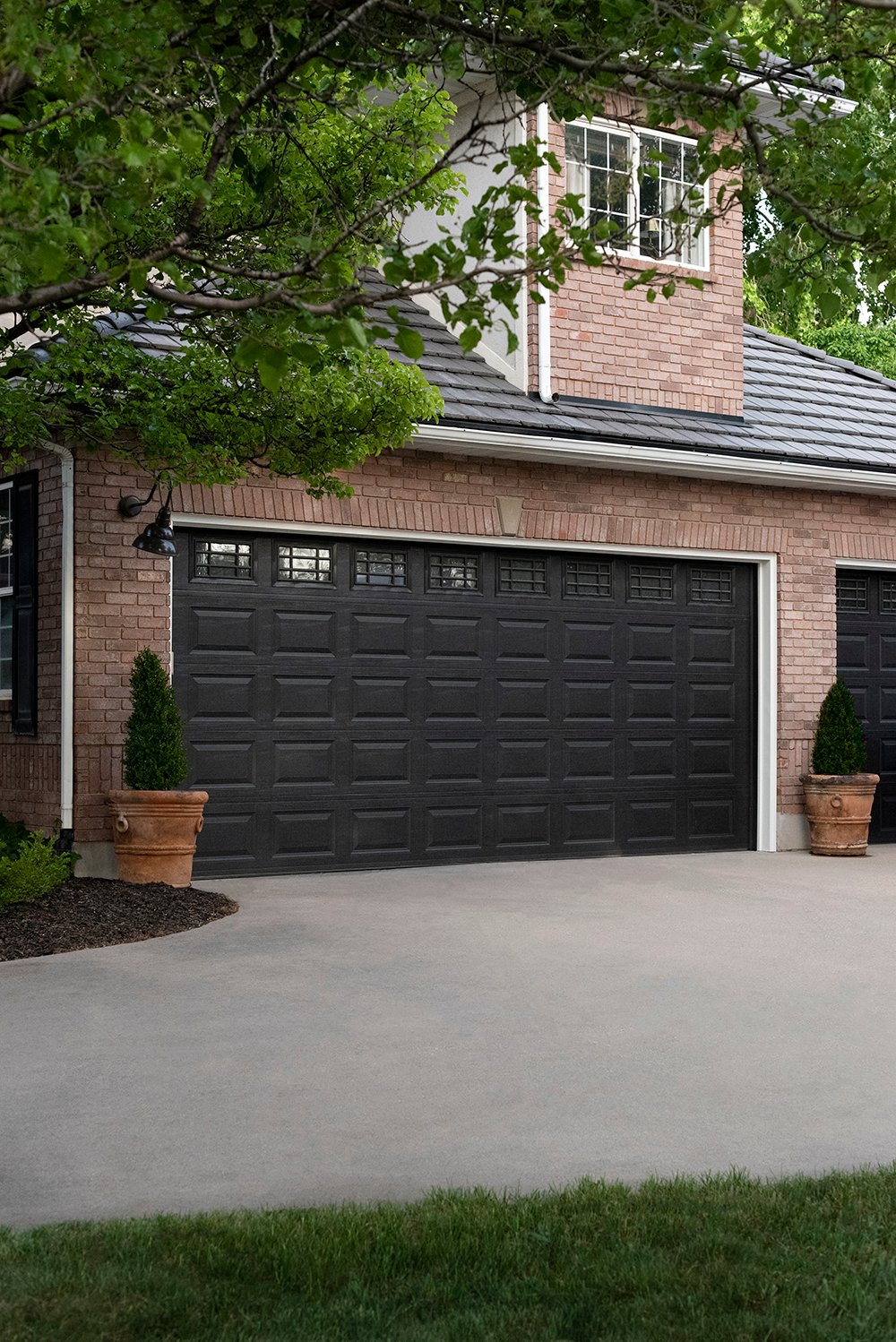 How to Choose The Best Garage Door Style & Color For Your Home - roomfortuesday.com