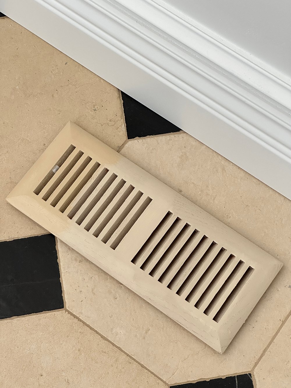 How to Faux Paint a Vent Cover to Seamlessly Blend with Stone - roomfortuesday.com