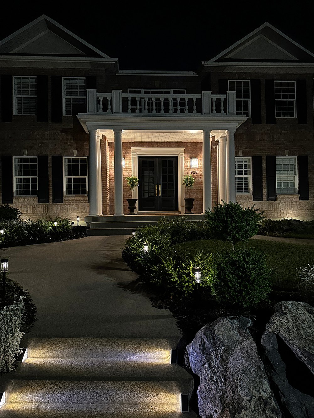 Where to Install Outdoor DIY Solar Landscape Lighting - roomfortuesday.com