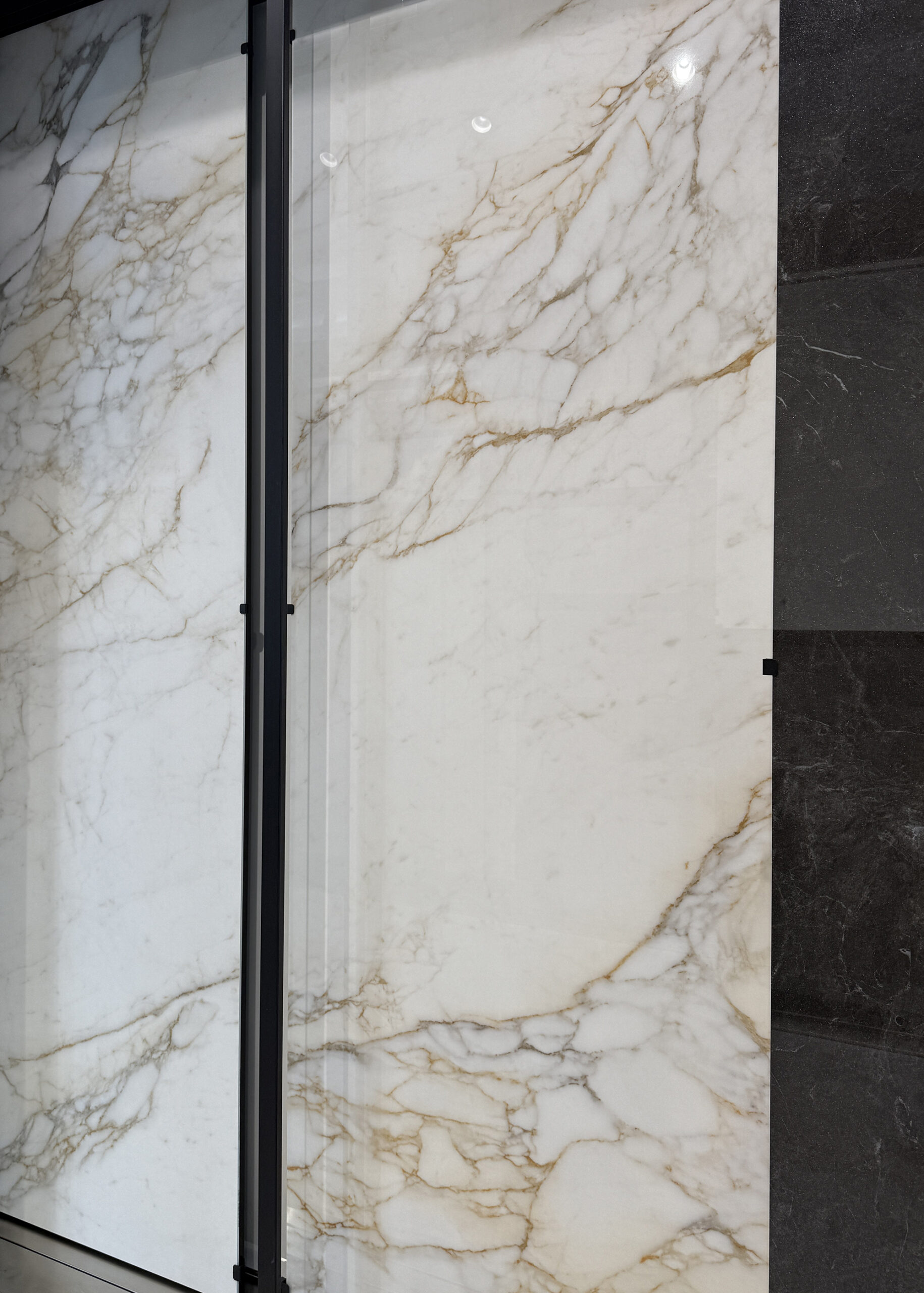 Calacatta Porcelain Slabs from Porcelanosa