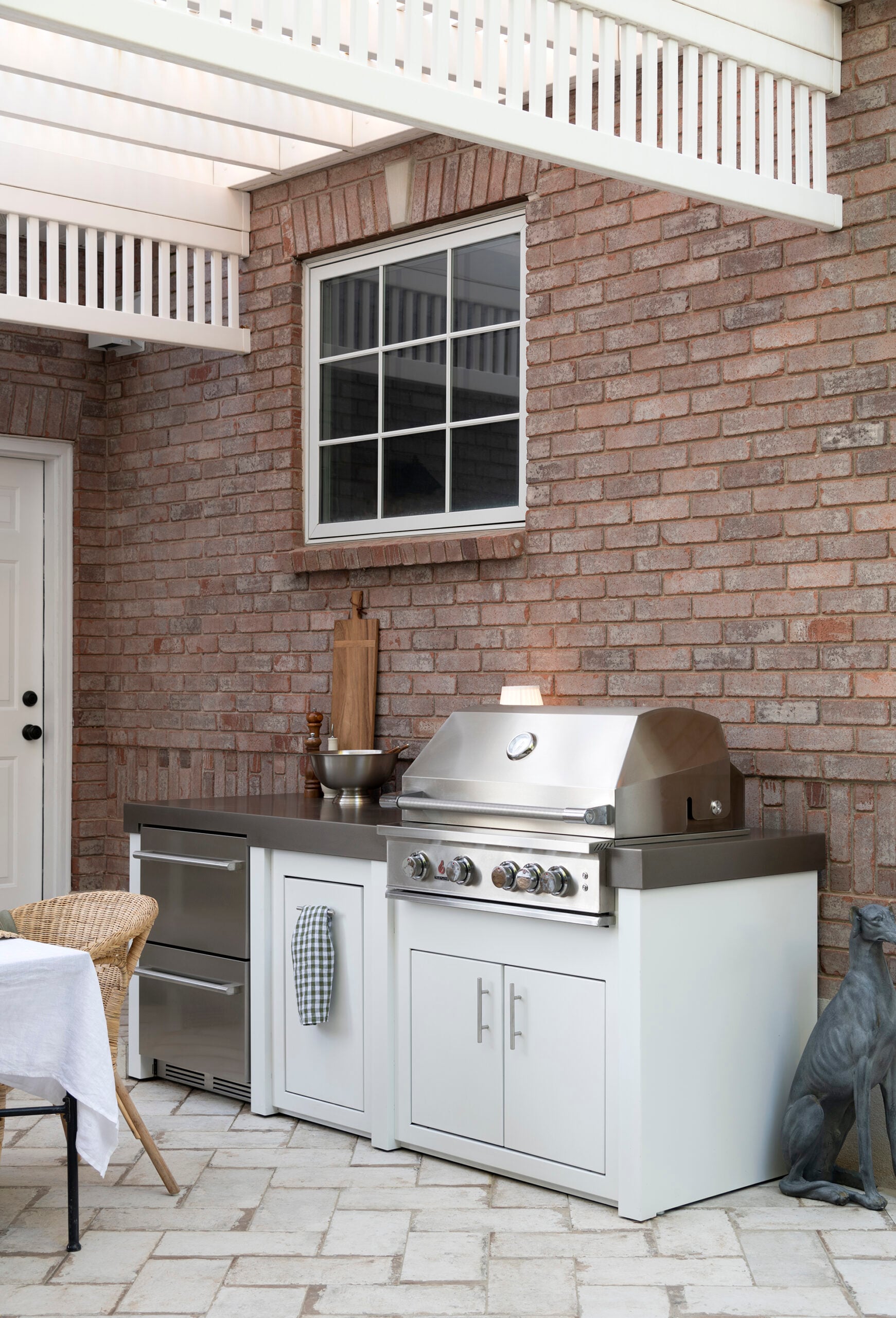 Outdoor Kitchen on Tiled Patio