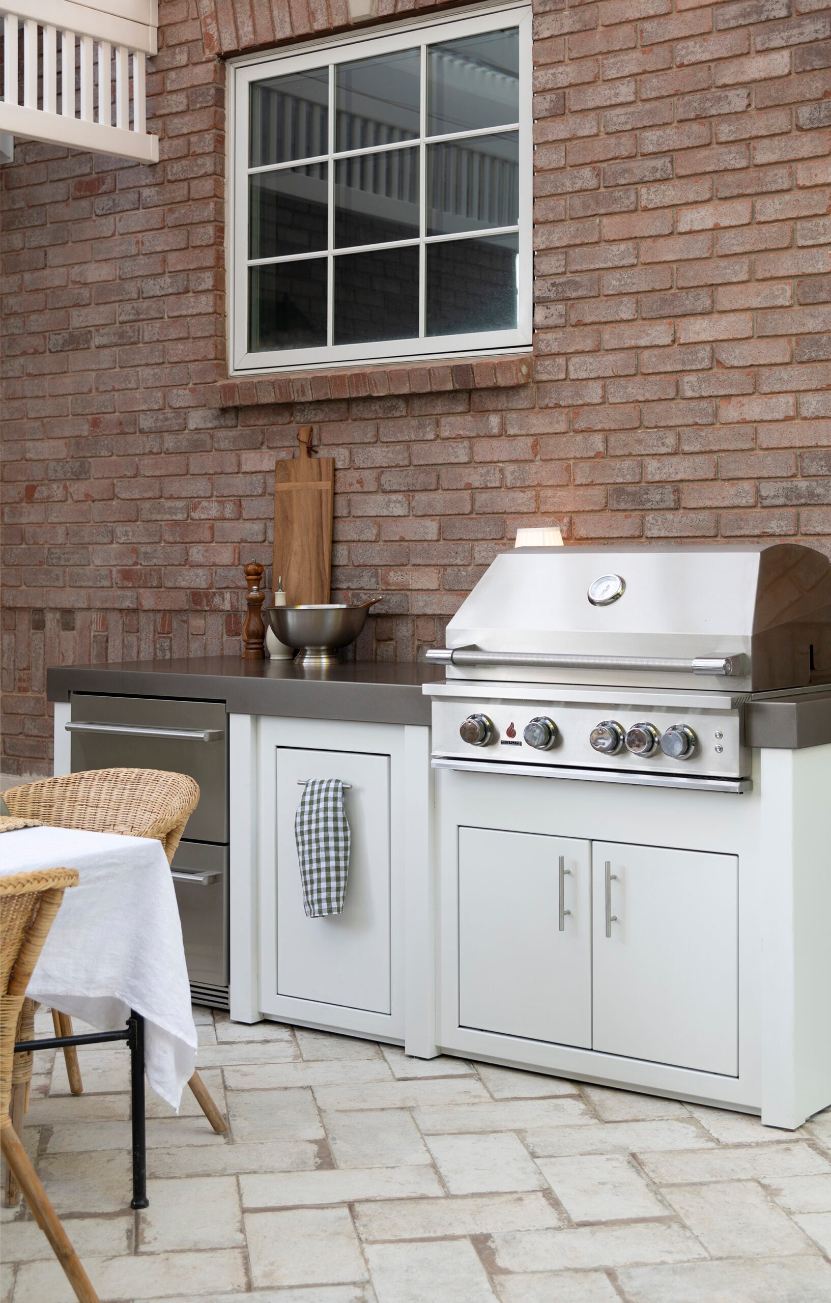 Outdoor Kitchen with Built-In Grill
